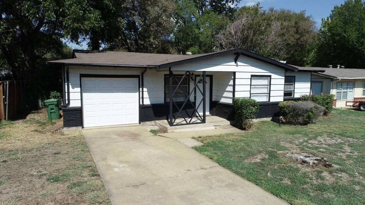 House for rent at 2113 Cloverdale St, Arlington, TX 76010