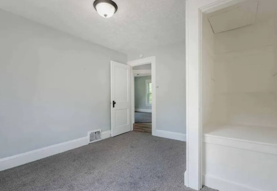 House for rent at 897 Peckham St, Akron, OH 44320