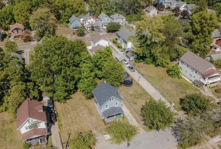 House for rent at 897 Peckham St, Akron, OH 44320