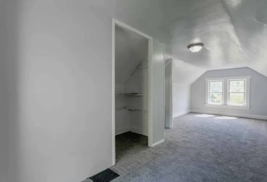 House for rent at 897 Peckham St, Akron, OH 44320