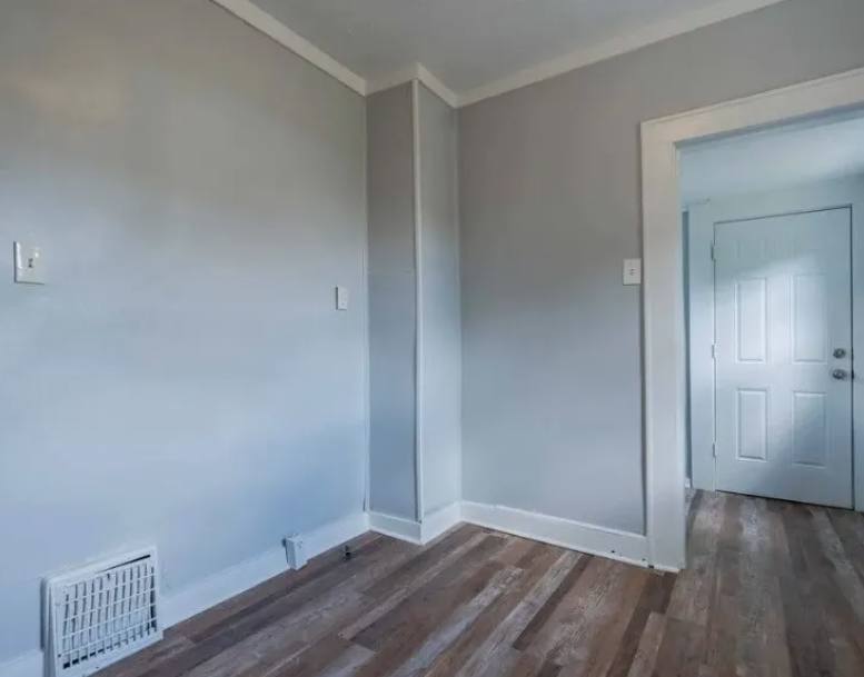 House for rent at 897 Peckham St, Akron, OH 44320