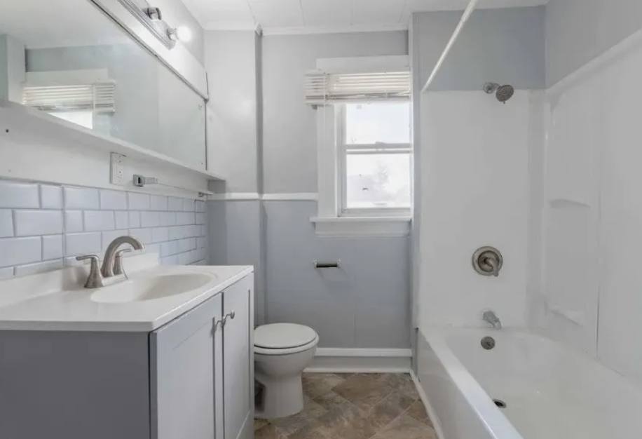 House for rent at 897 Peckham St, Akron, OH 44320