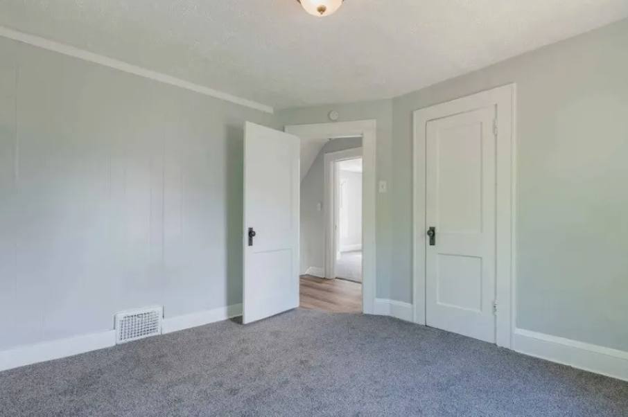 House for rent at 897 Peckham St, Akron, OH 44320