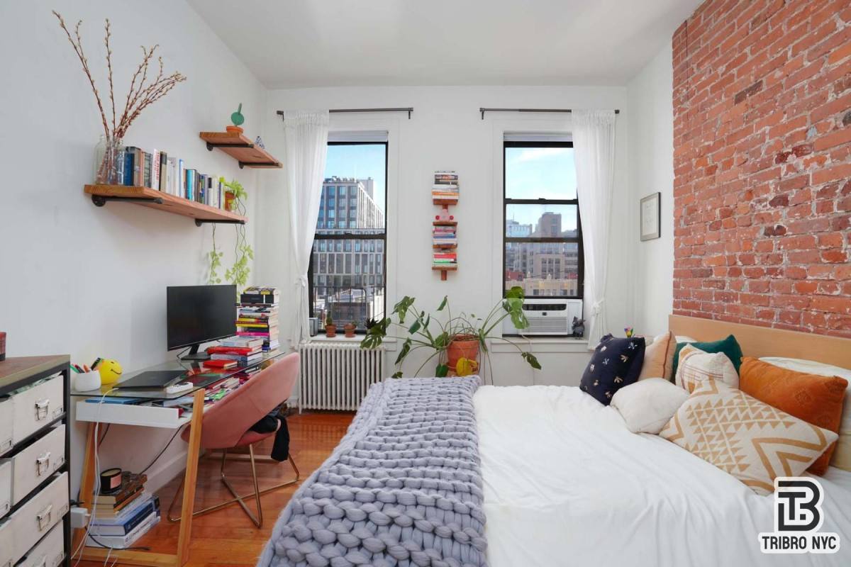 Apartment for rent at 301 W 20th St #2A, New York, NY 10011