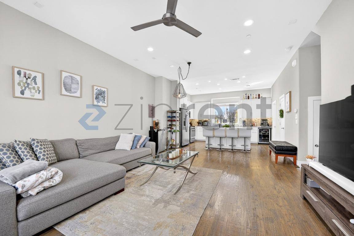 Townhouse for rent at 4906 Live Oak St #3, Dallas, TX 75206