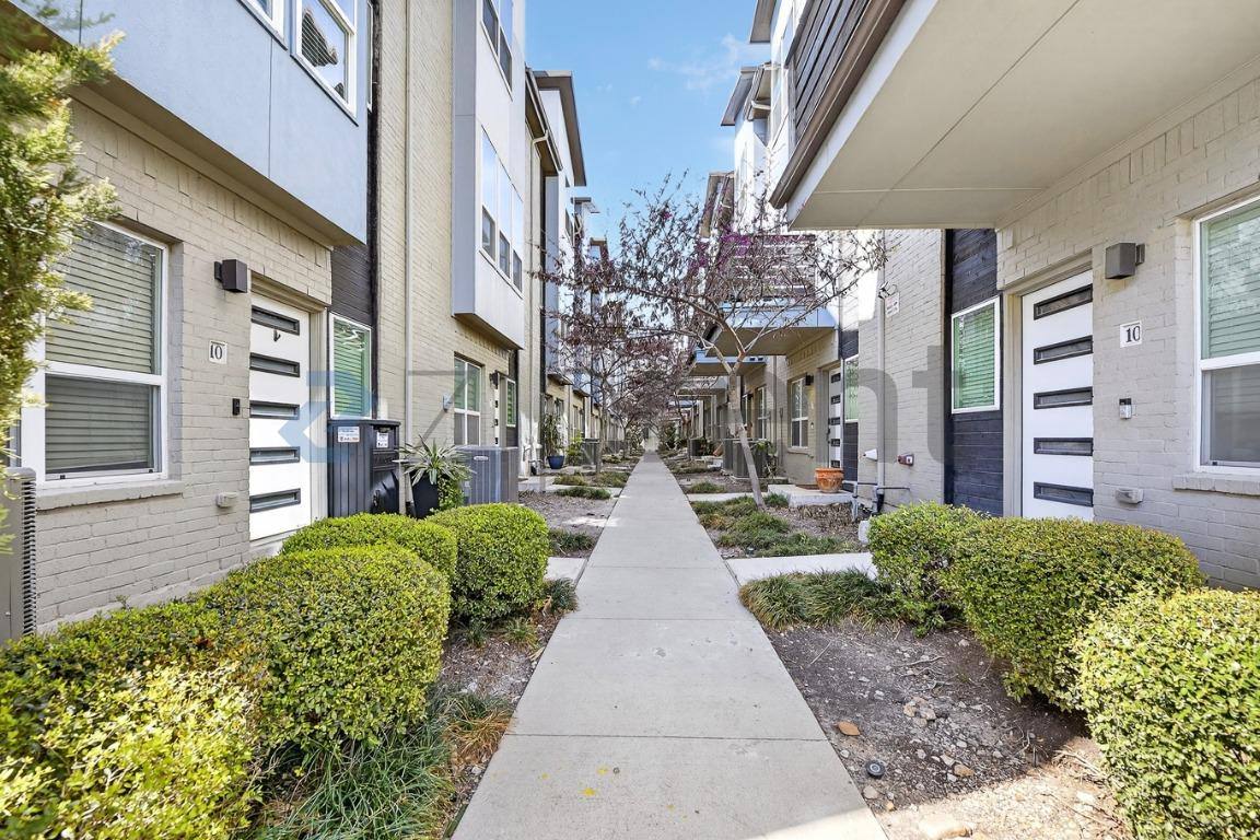 Townhouse for rent at 4906 Live Oak St #3, Dallas, TX 75206