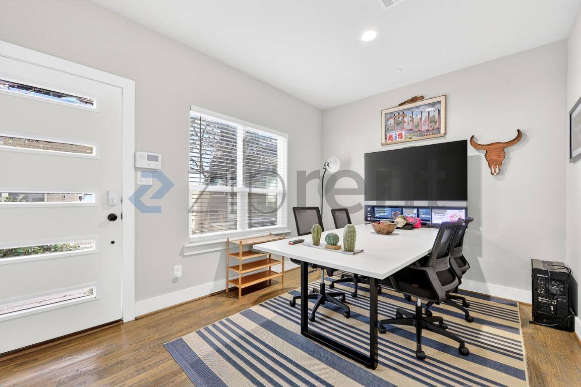 Townhouse for rent at 4906 Live Oak St #3, Dallas, TX 75206