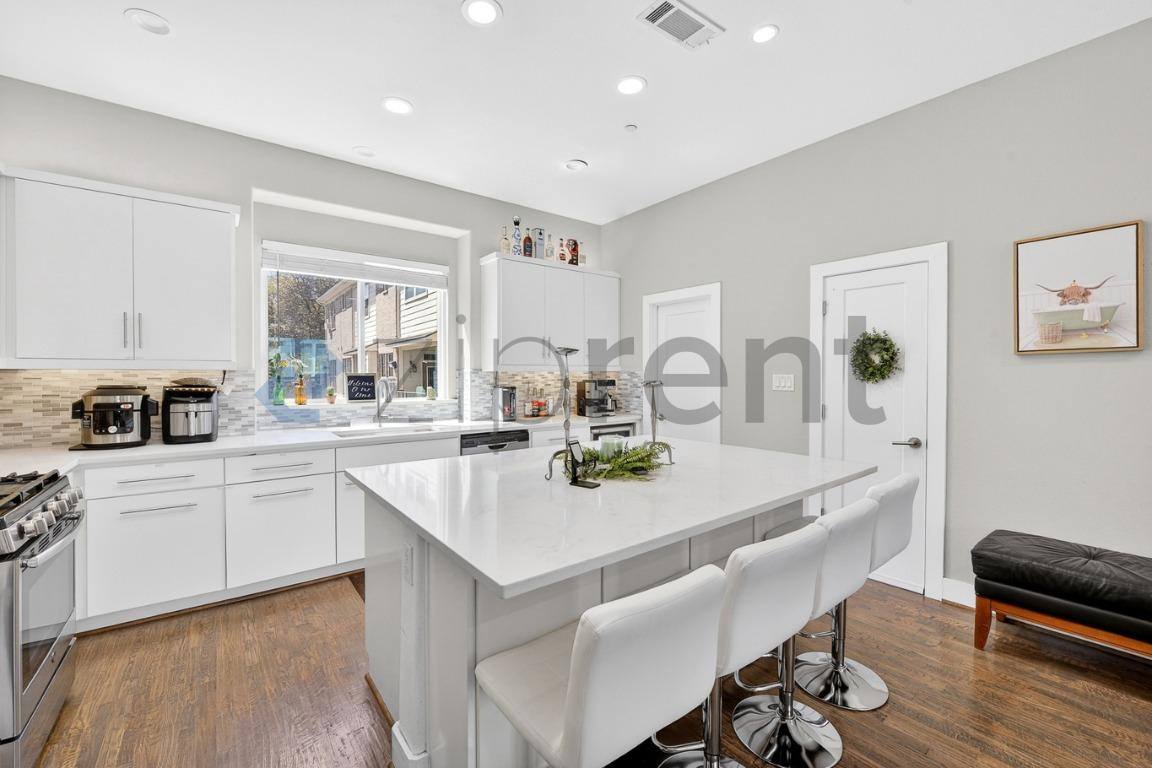 Townhouse for rent at 4906 Live Oak St #3, Dallas, TX 75206
