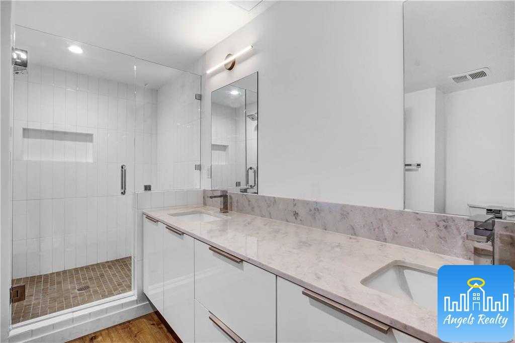 Townhouse for rent at 4409 Saugus Ave #104, Sherman Oaks, CA 91403