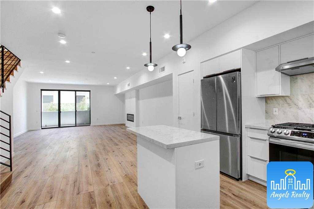 Townhouse for rent at 4409 Saugus Ave #104, Sherman Oaks, CA 91403