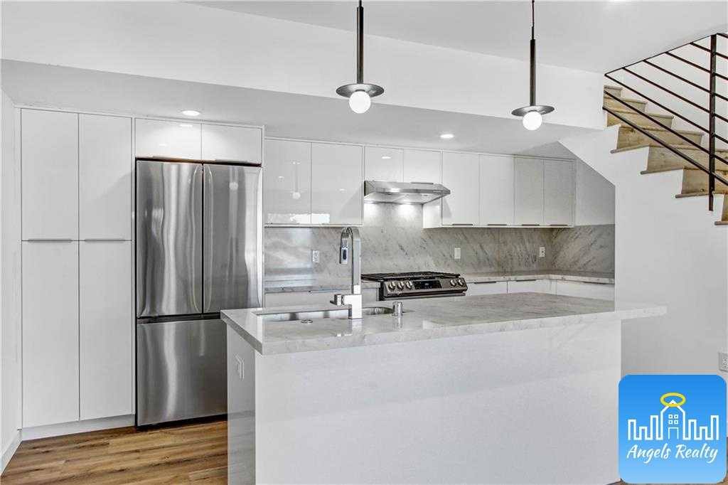 Townhouse for rent at 4409 Saugus Ave #104, Sherman Oaks, CA 91403
