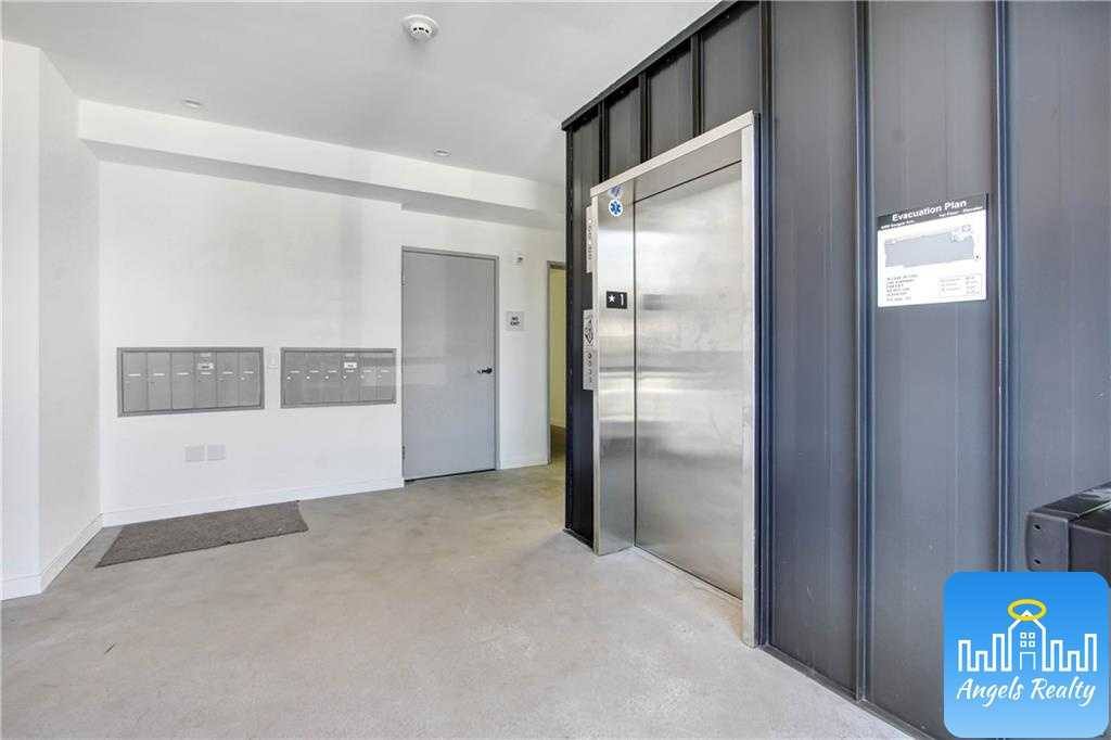 Townhouse for rent at 4409 Saugus Ave #104, Sherman Oaks, CA 91403
