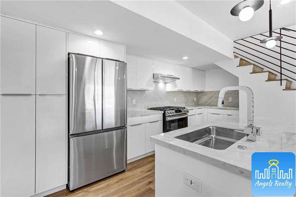 Townhouse for rent at 4409 Saugus Ave #104, Sherman Oaks, CA 91403