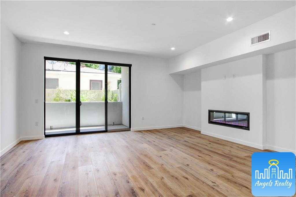 Townhouse for rent at 4409 Saugus Ave #104, Sherman Oaks, CA 91403