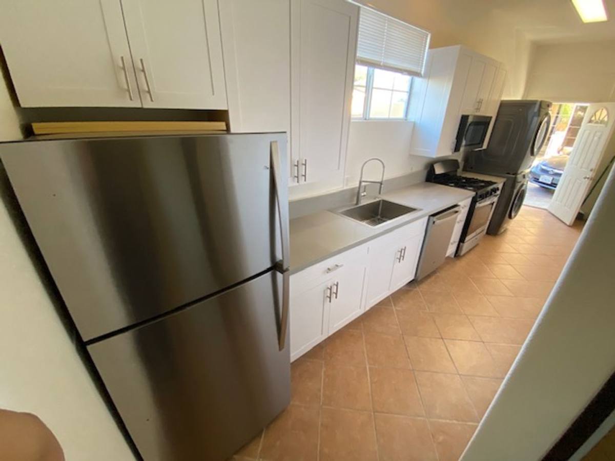 House for rent at 10511 1 2 Orange Ave, South Gate, CA 90280