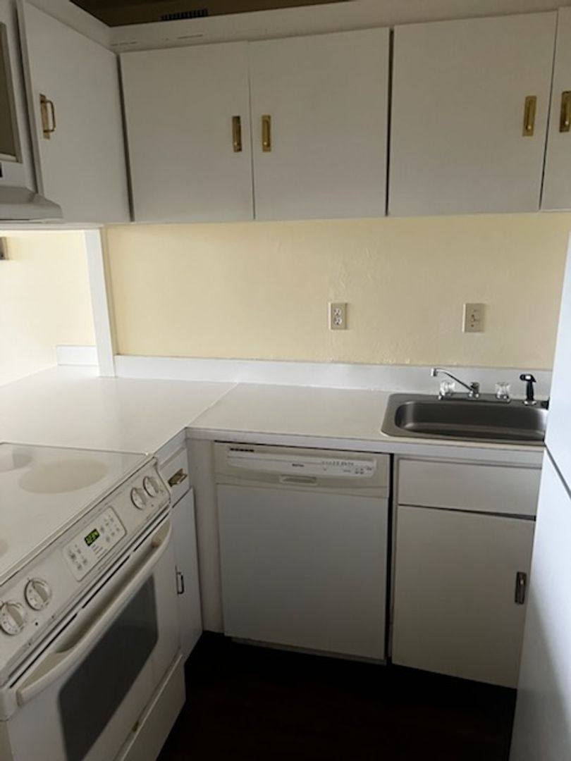 Condo for rent at 1271 Poplar Ave, Memphis, TN 38104