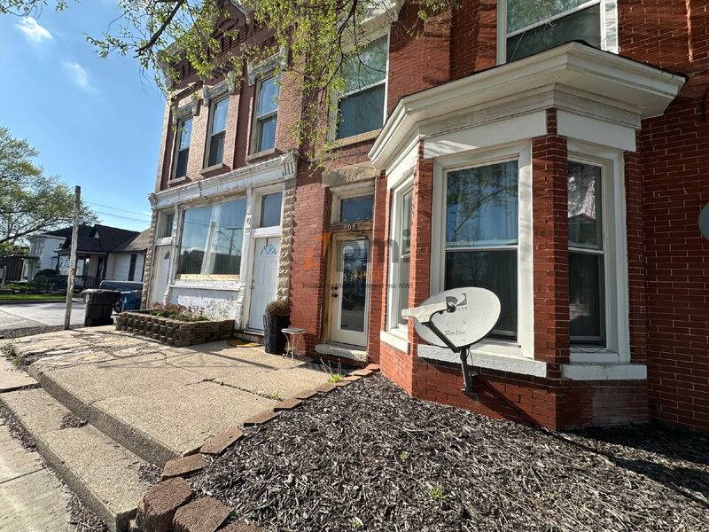 Apartment for rent at 509 E Commercial Ave #2, Lowell, IN 46356