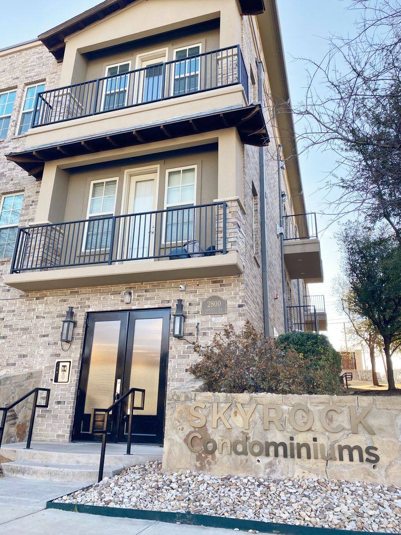 Condo for rent at 2800 Sandage Ave, Fort Worth, TX 76109