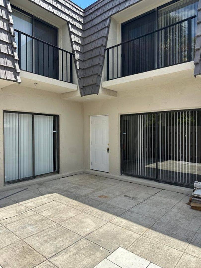 Townhouse for rent at 1917 N Congress Ave, West Palm Beach, FL 33401