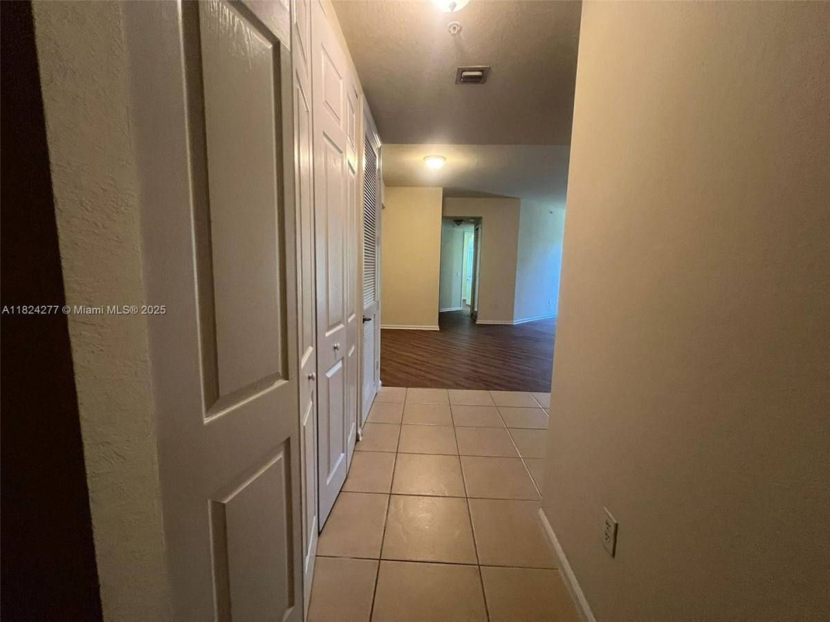 Apartment for rent at 3500 Oaks Clubhouse Dr, Pompano Beach, FL 33069