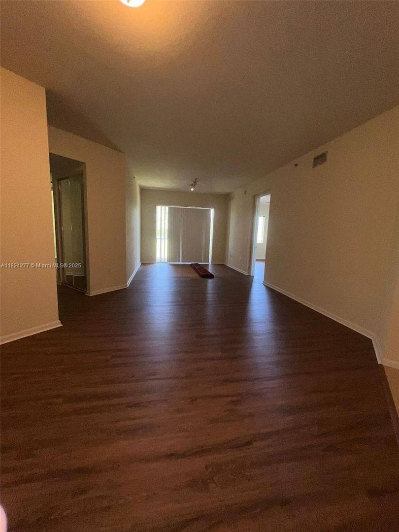 Apartment for rent at 3500 Oaks Clubhouse Dr, Pompano Beach, FL 33069