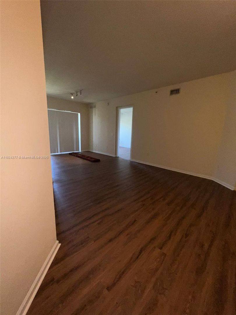 Apartment for rent at 3500 Oaks Clubhouse Dr, Pompano Beach, FL 33069