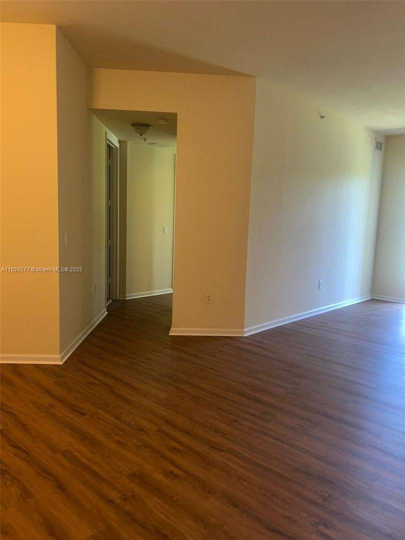 Apartment for rent at 3500 Oaks Clubhouse Dr, Pompano Beach, FL 33069
