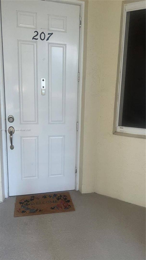 Apartment for rent at 3500 Oaks Clubhouse Dr, Pompano Beach, FL 33069