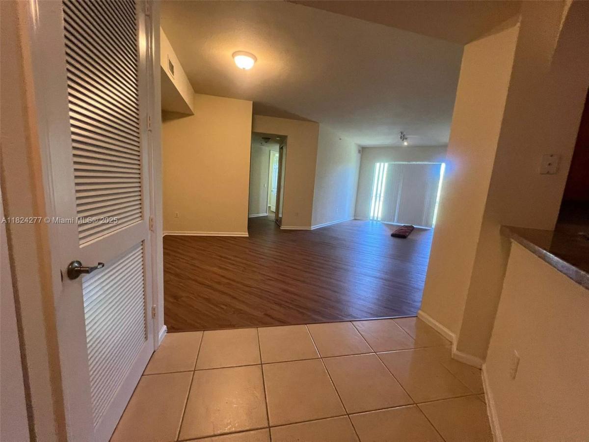 Apartment for rent at 3500 Oaks Clubhouse Dr, Pompano Beach, FL 33069