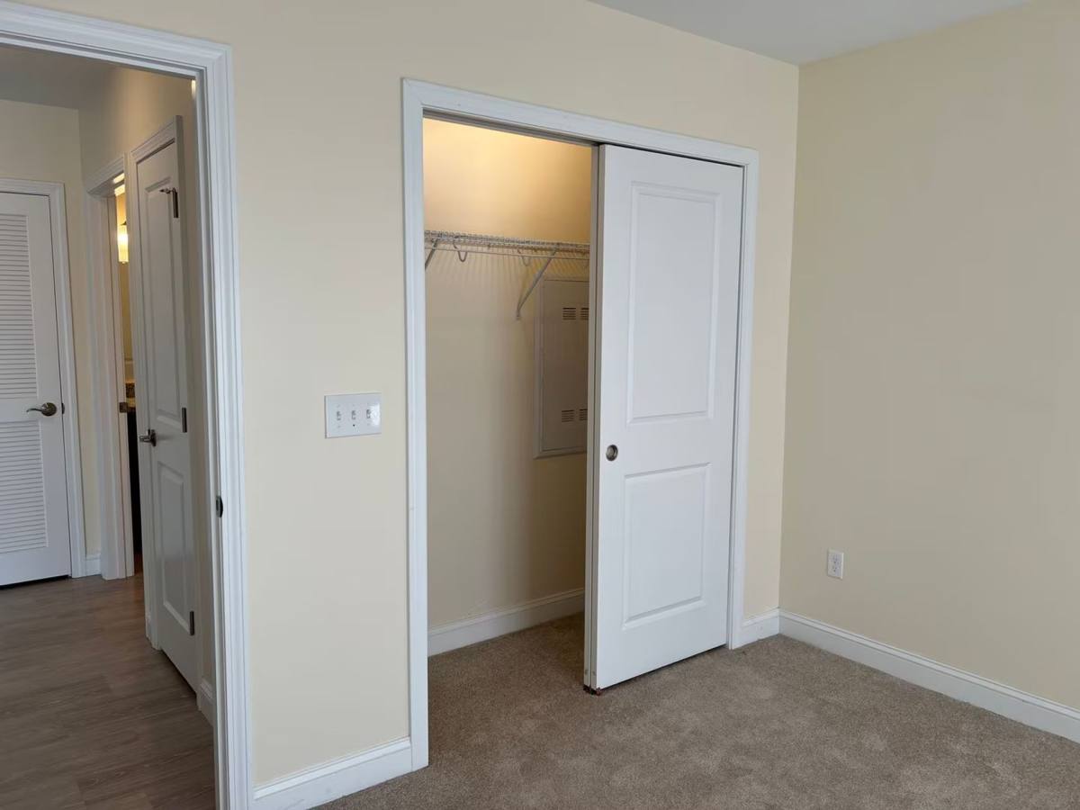 Apartment for rent at 6 Macgregor Court, Londonderry, NH 03053