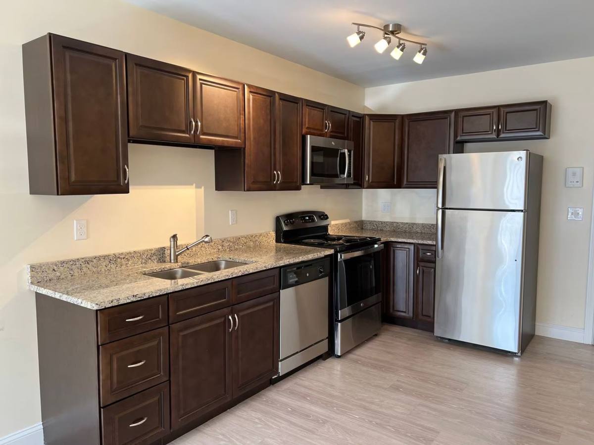 Apartment for rent at 6 Macgregor Court, Londonderry, NH 03053