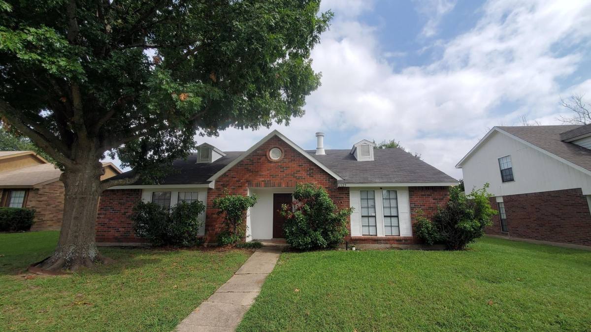 House for rent at 1125 Greenbriar Lane, Lancaster, TX 75146
