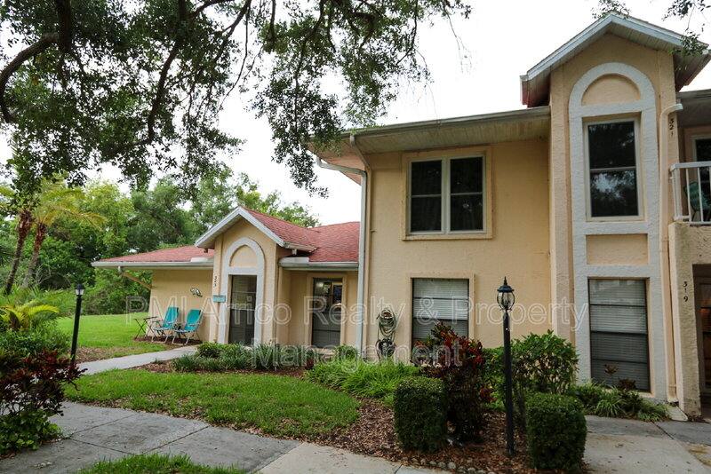 Apartment for rent at 323 Knottwood Court, Sun City Center, FL 33573