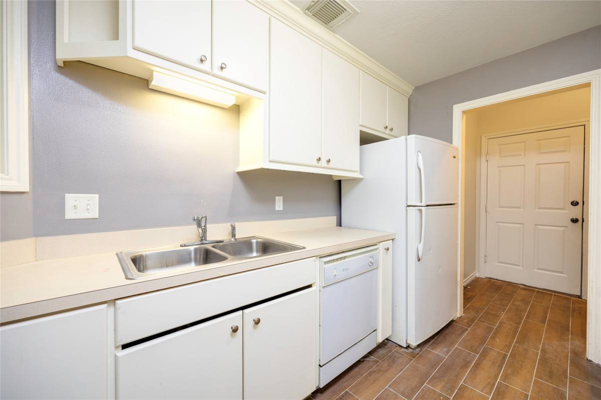 Apartment for rent at 100 Artesian Way #100, New Caney, TX 77357