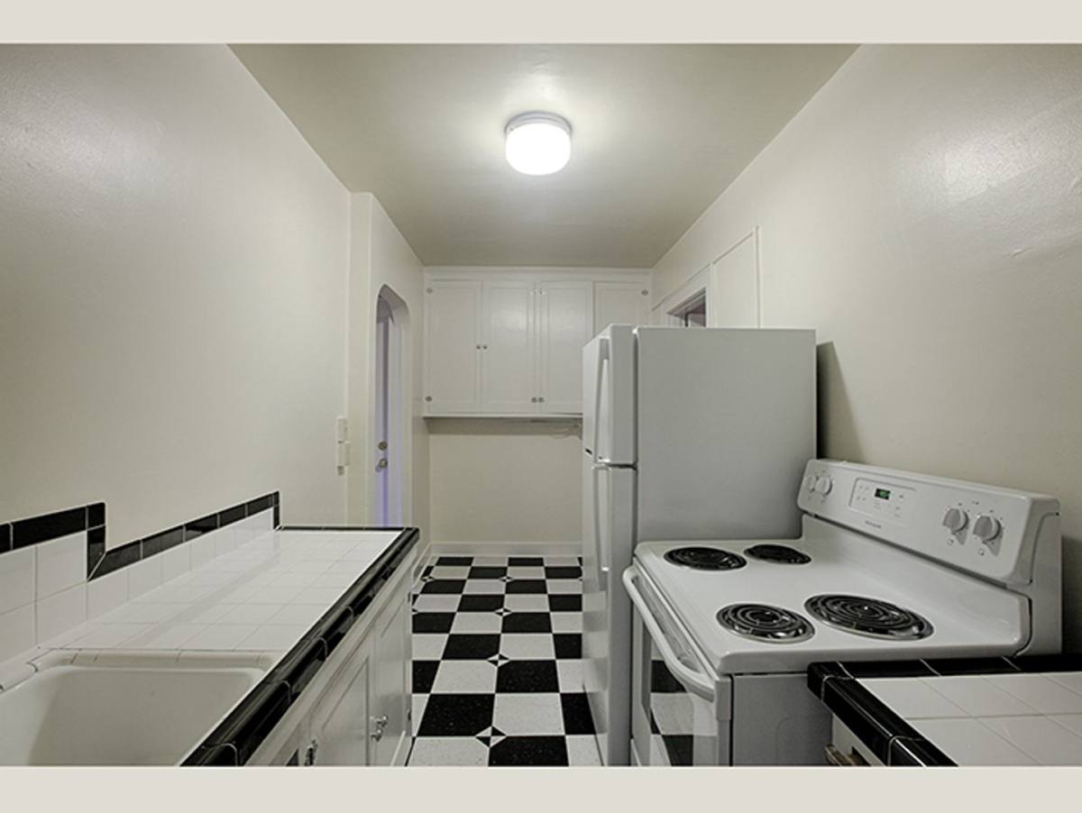 Apartment for rent at 1430 SE 14th Ave, Portland, OR 97214