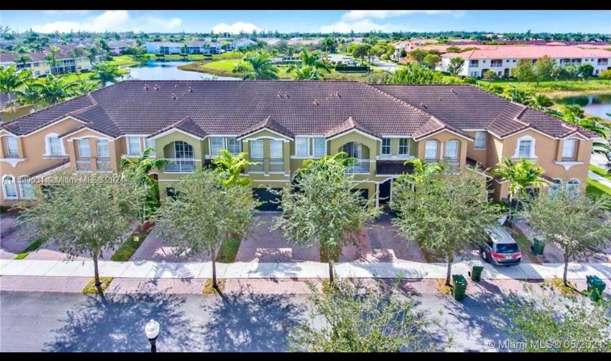 Townhouse for rent at 2470 SE 15th Court, Homestead, FL 33035