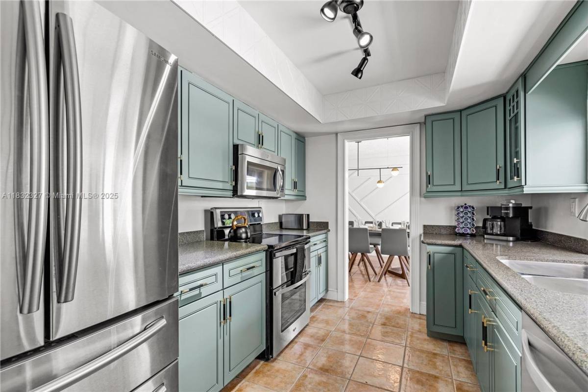 House for rent at 421 NE 22nd Ave, Fort Lauderdale, FL 33308