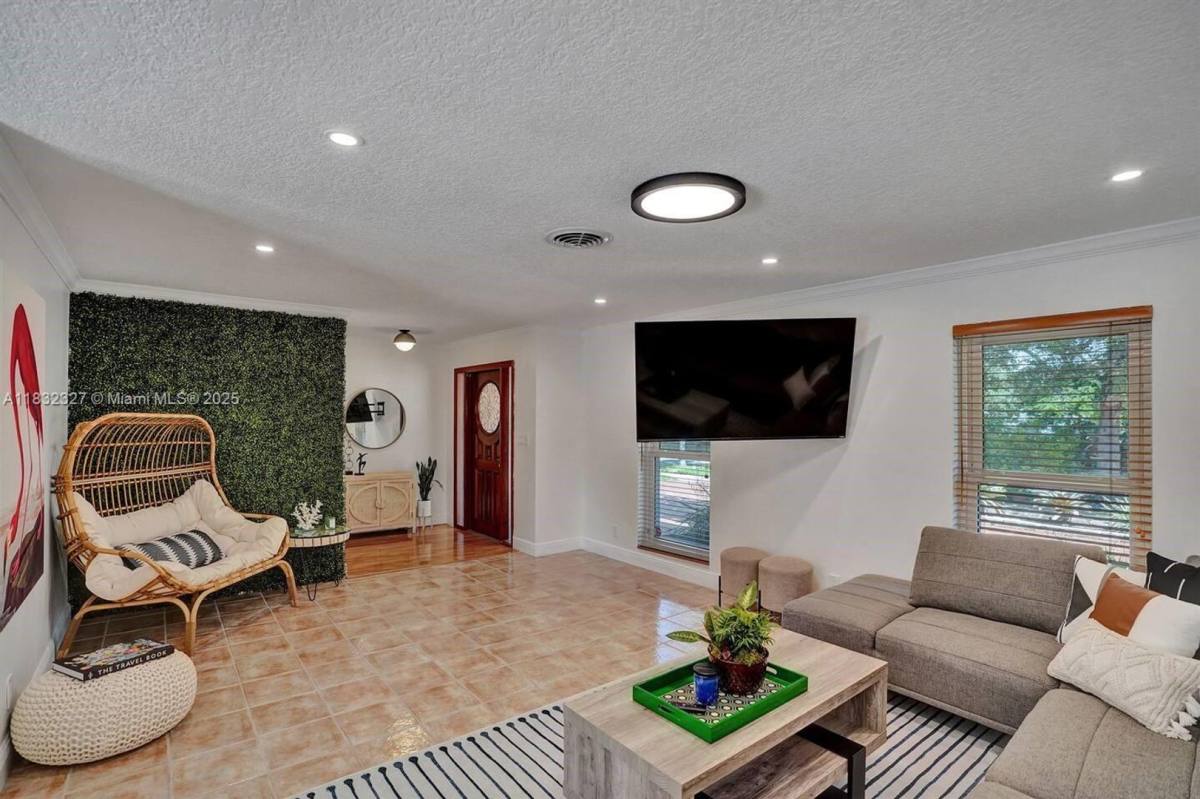 House for rent at 421 NE 22nd Ave, Fort Lauderdale, FL 33308