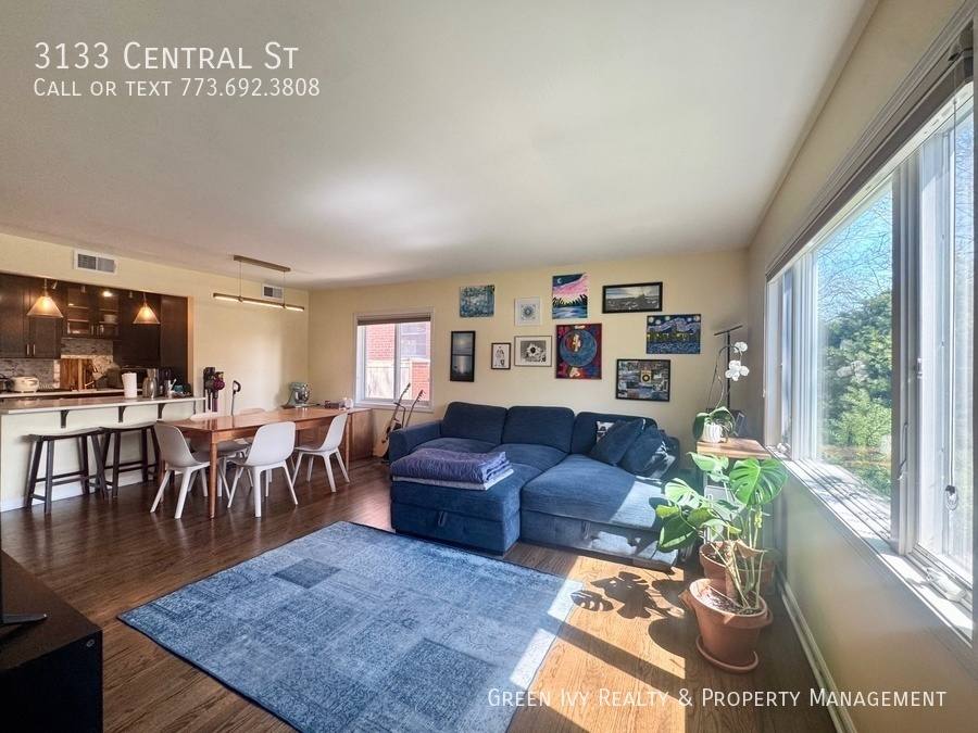 Townhouse for rent at 3133 Central St, Evanston, IL 60201