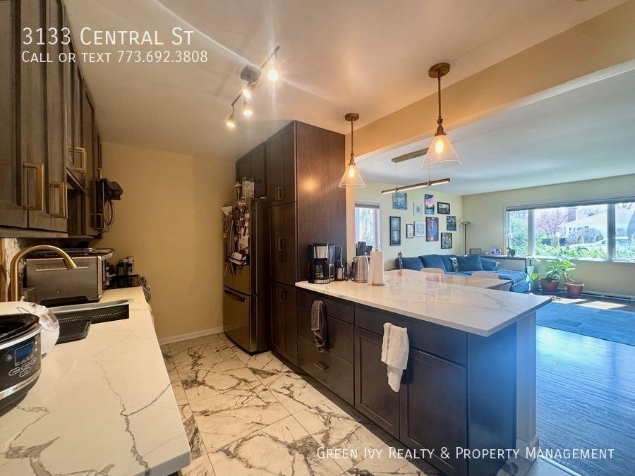 Townhouse for rent at 3133 Central St, Evanston, IL 60201