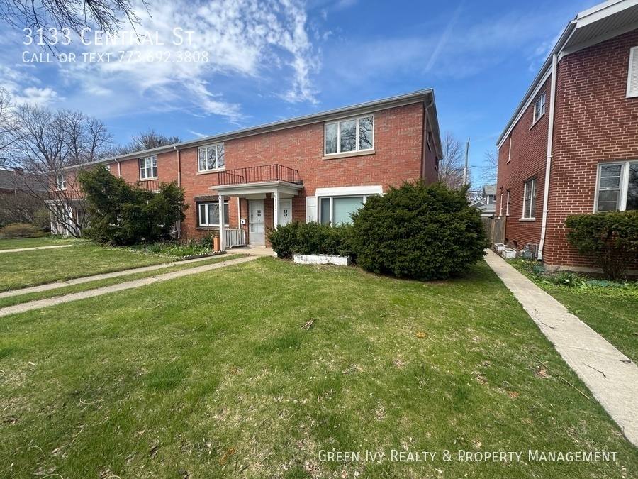 Townhouse for rent at 3133 Central St, Evanston, IL 60201