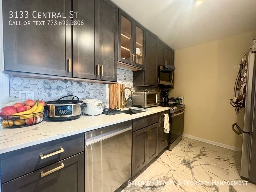 Townhouse for rent at 3133 Central St, Evanston, IL 60201