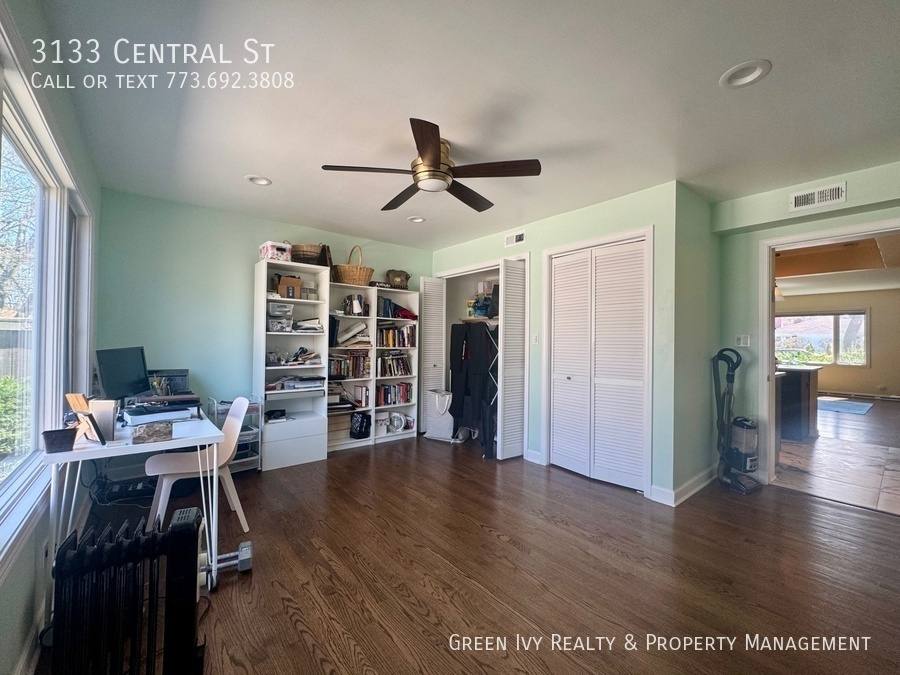 Townhouse for rent at 3133 Central St, Evanston, IL 60201