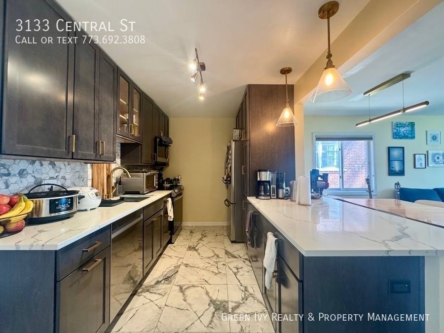 Townhouse for rent at 3133 Central St, Evanston, IL 60201