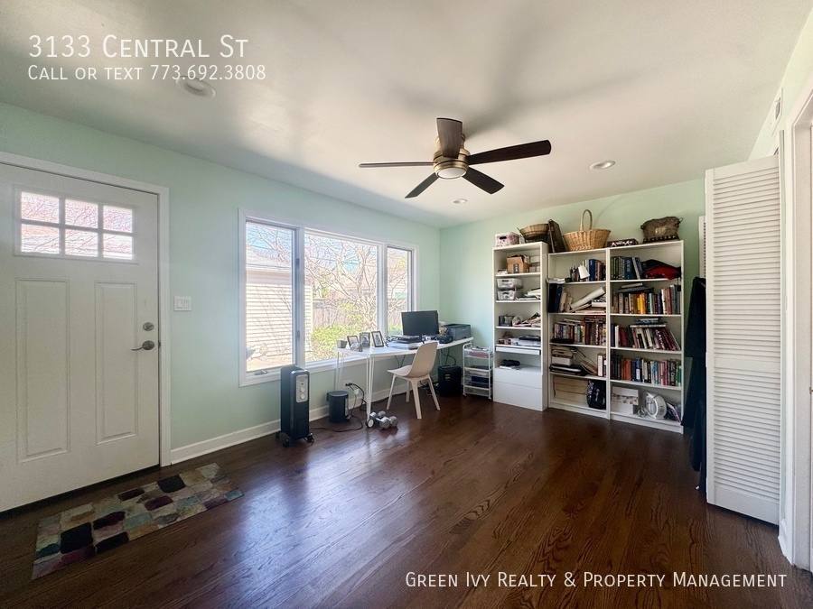 Townhouse for rent at 3133 Central St, Evanston, IL 60201