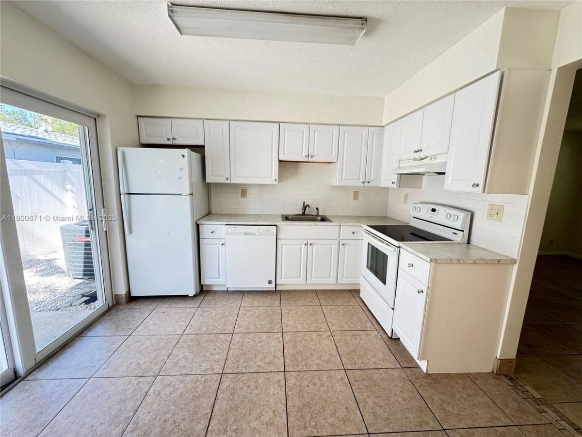 House for rent at 606 SW 5th Ave, Fort Lauderdale, FL 33315