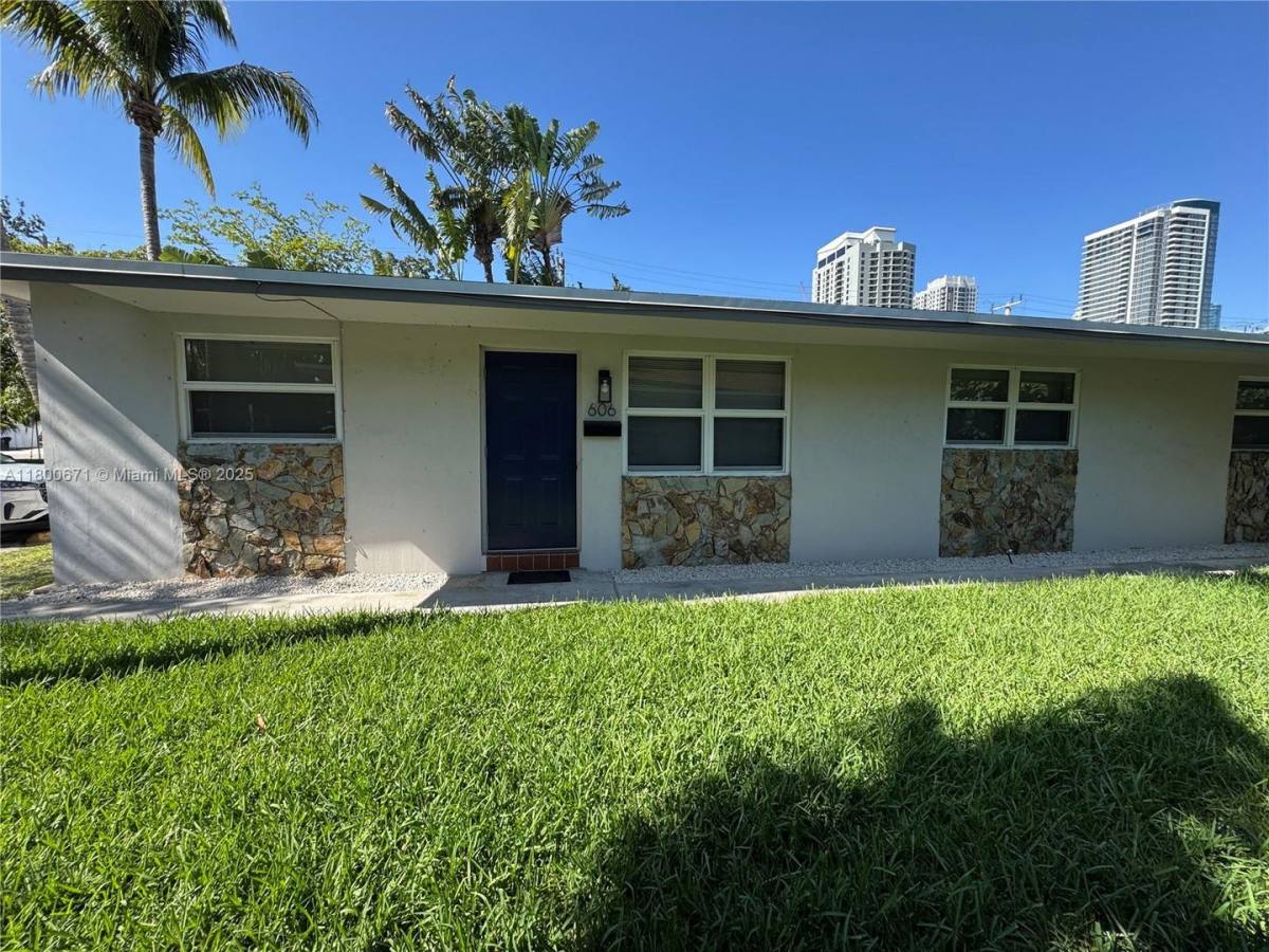House for rent at 606 SW 5th Ave, Fort Lauderdale, FL 33315