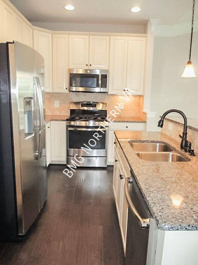 Townhouse for rent at 24688 Hutchinson Farm Dr, Sterling, VA 20166