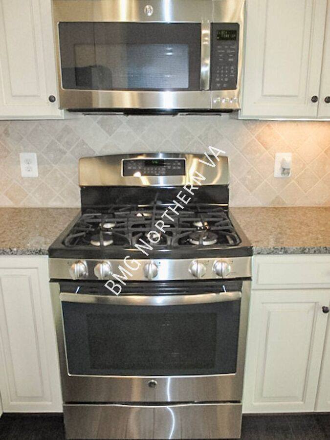 Townhouse for rent at 24688 Hutchinson Farm Dr, Sterling, VA 20166