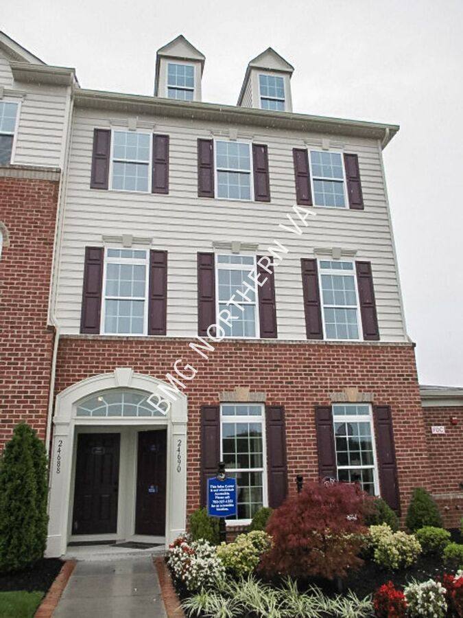 Townhouse for rent at 24688 Hutchinson Farm Dr, Sterling, VA 20166